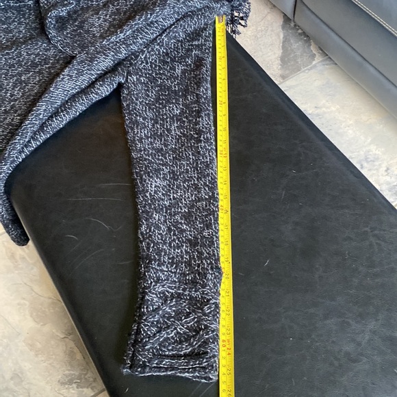 ‘Studio M’ Black/Light Grey Open Cardigan With Fringe Asymmetrical Hem Size Med - Picture 7 of 11